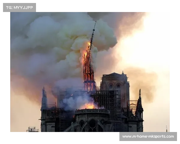 巴黎决赛球衣特别设计 臂章印巴黎圣母院玫瑰窗纪念火灾五周年